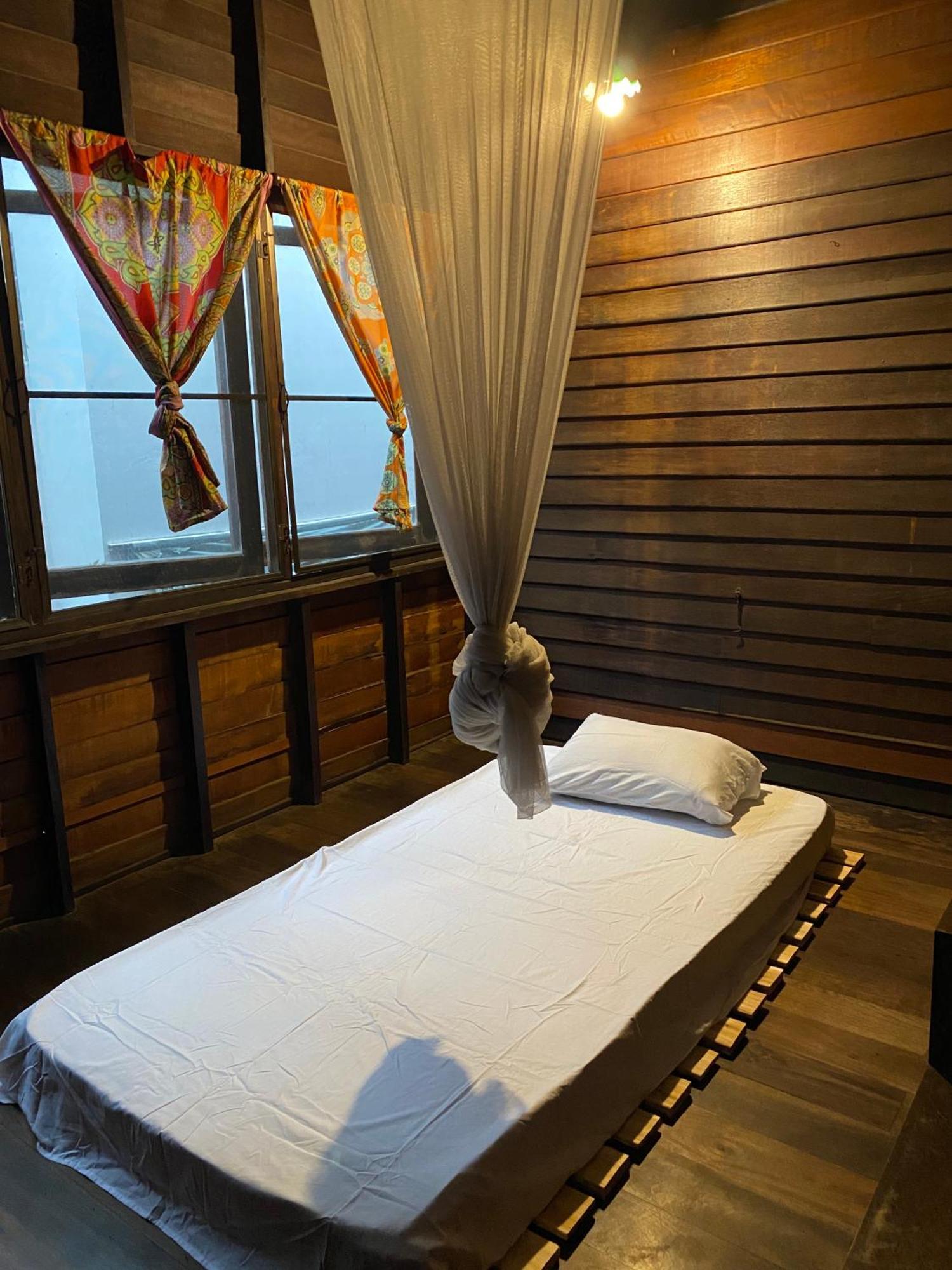 Chest'S Place Bangkok Luaran gambar