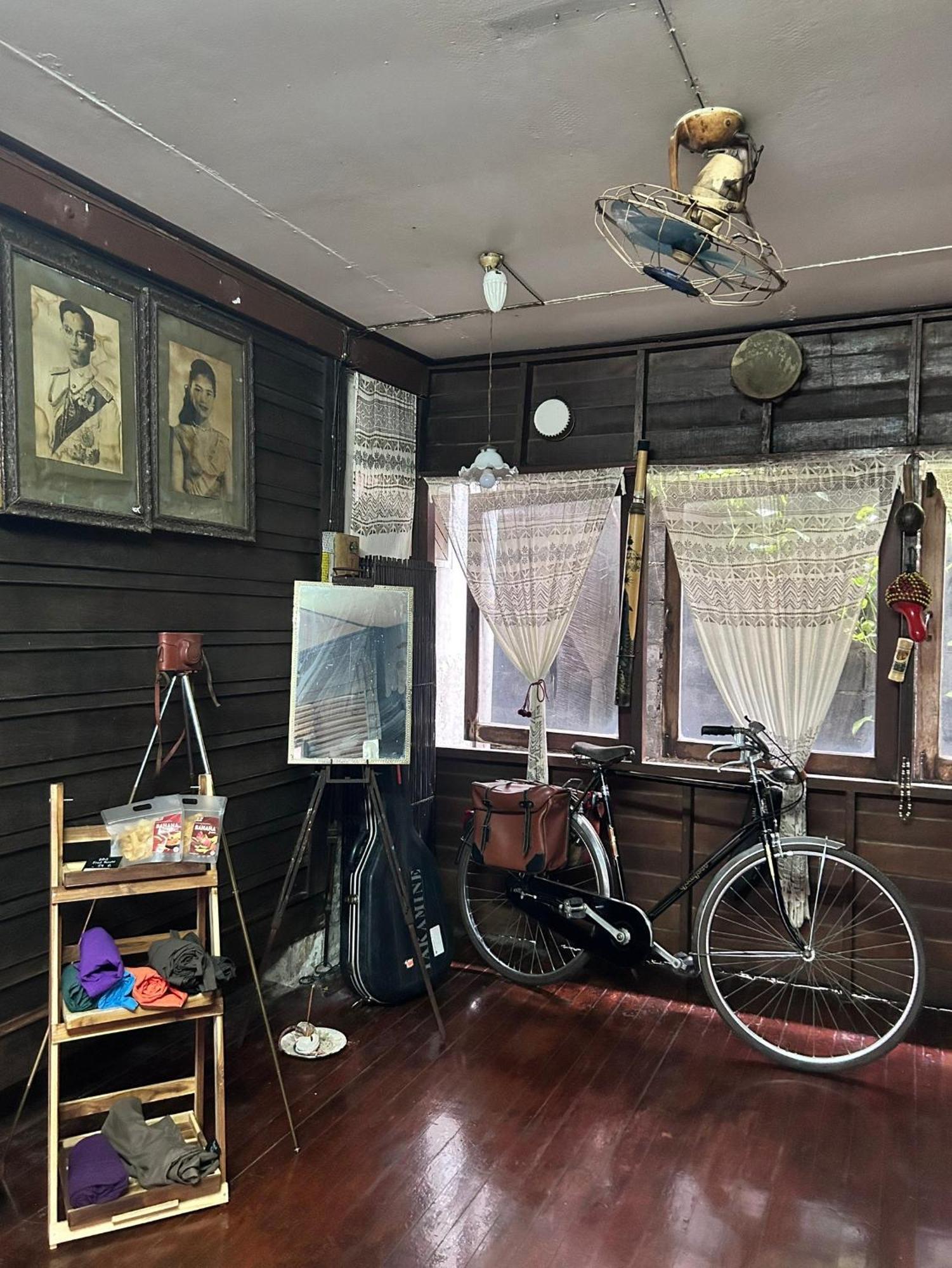 Chest'S Place Bangkok Luaran gambar