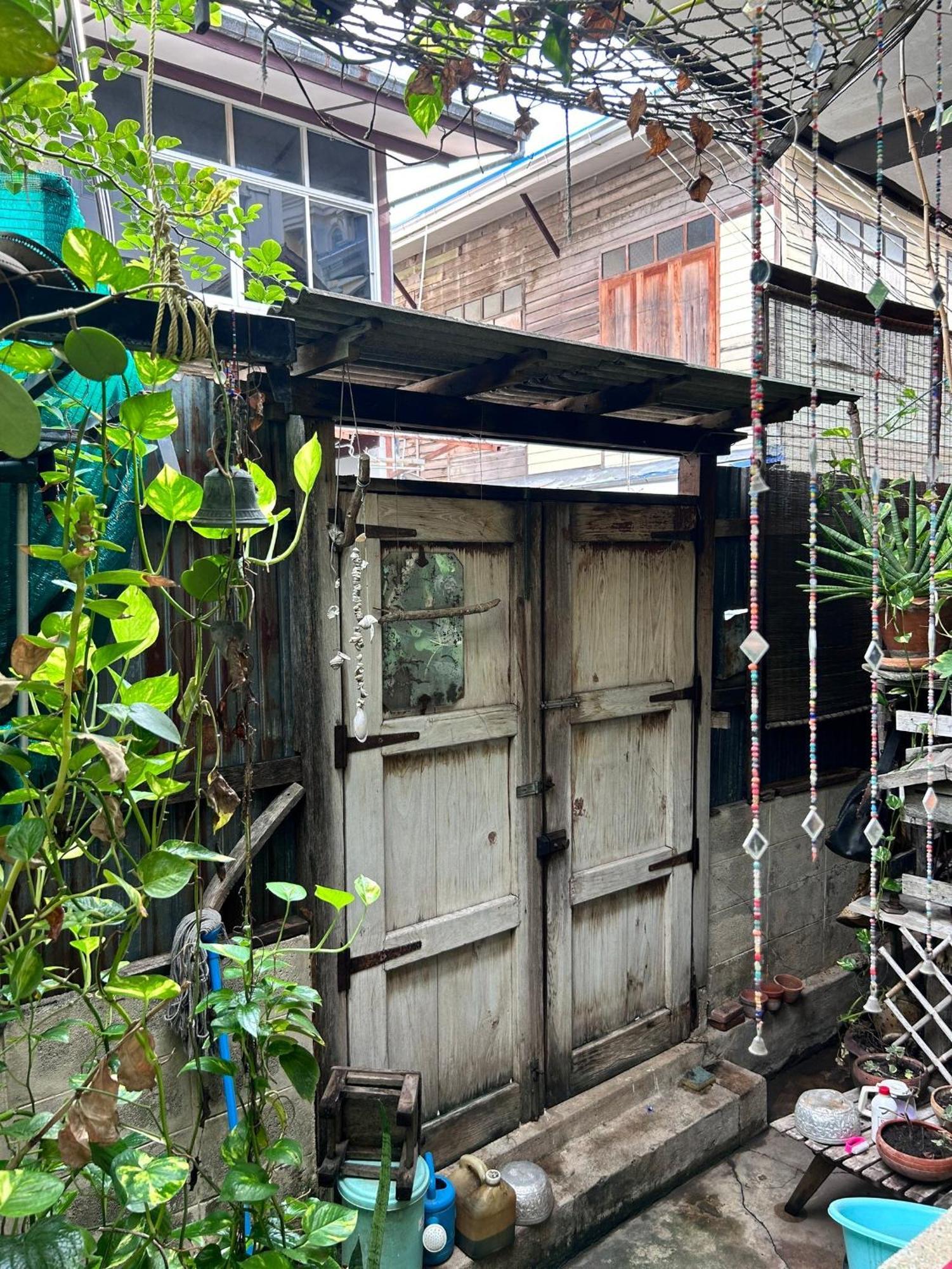 Chest'S Place Bangkok Luaran gambar